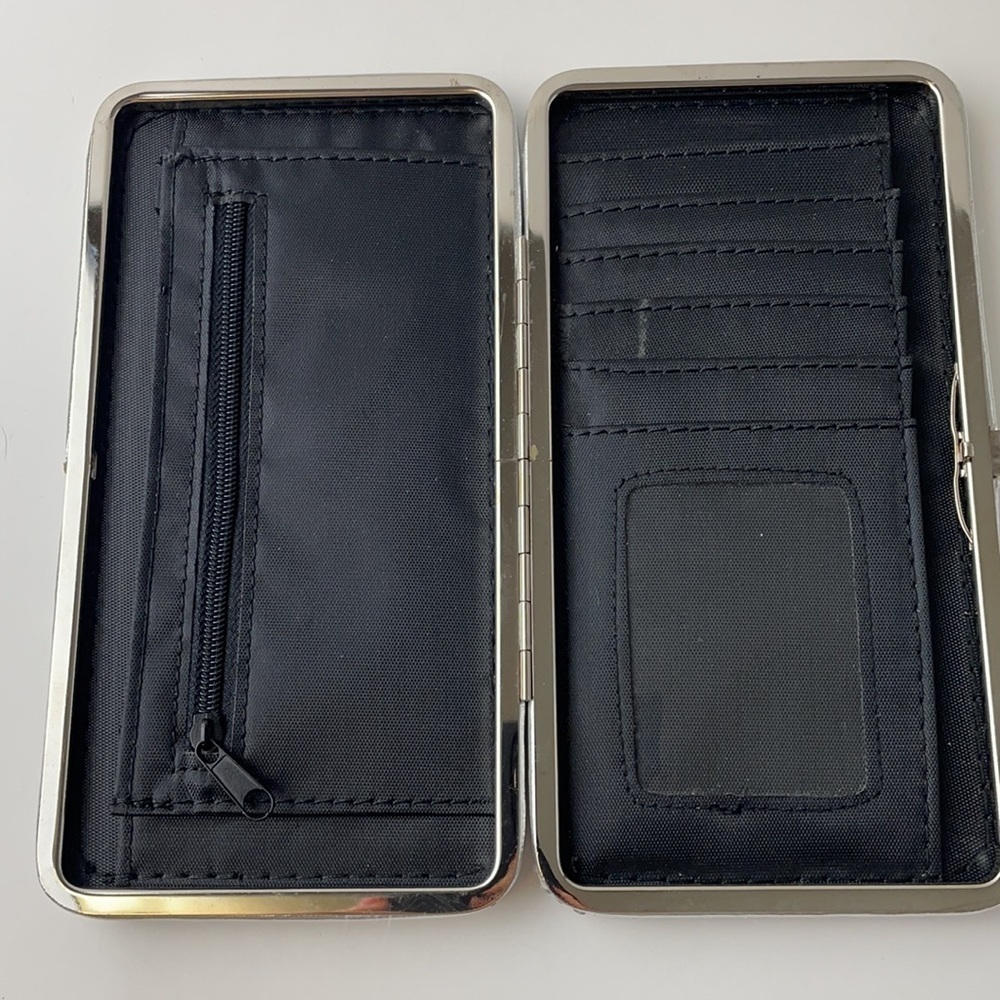 Hard Case Silver Sequin Wallet 17 x 9 x 2 cm - Picture 3 of 10